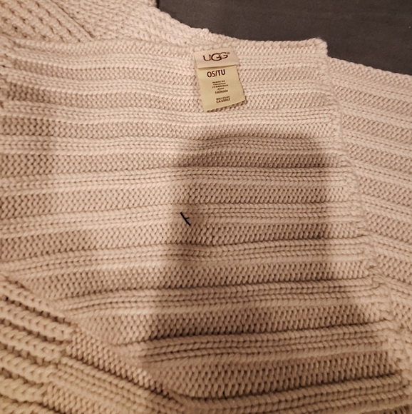 UGG Knit Scarf & free UGGH socks - Picture 16 of 16